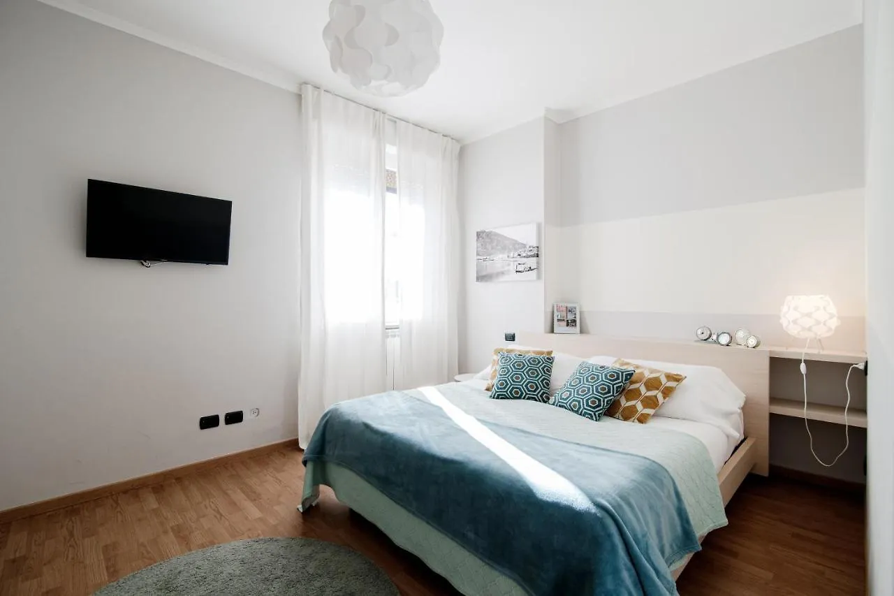 Domus - Bymyhomeincomo Apartment